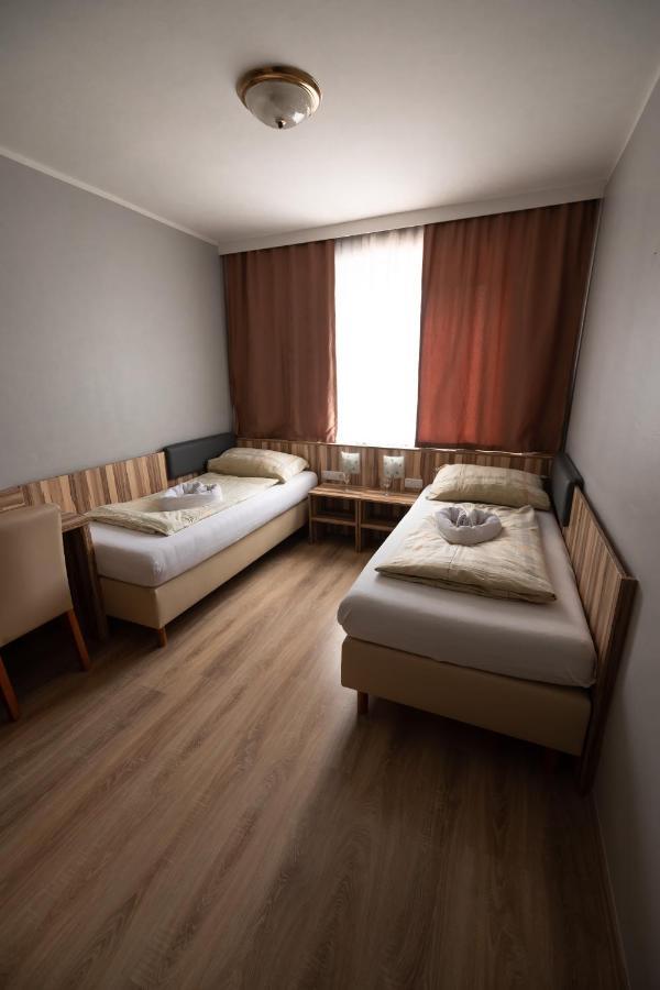 Hotel Am Limes Enns Esterno foto