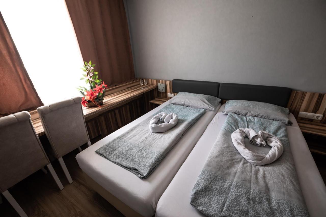 Hotel Am Limes Enns Esterno foto